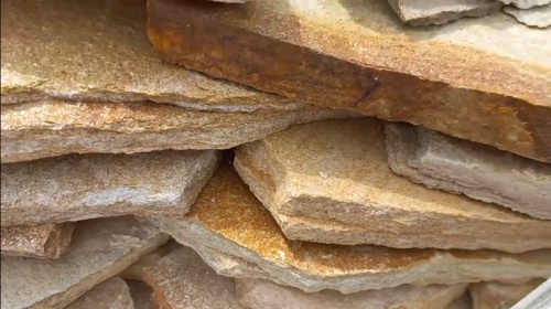 Плитняк златолит жёлтый золотистый для отмостки купить в Осе