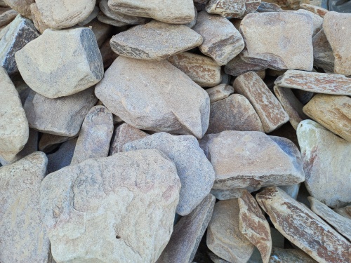 Златолит жёлтый, жёлто-зелёный глыбки и валуны для ланшафтного дизайна купить в Осе