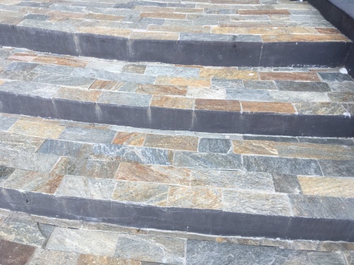 Плитка из Златолита Уральского для лестницы купить в Осе