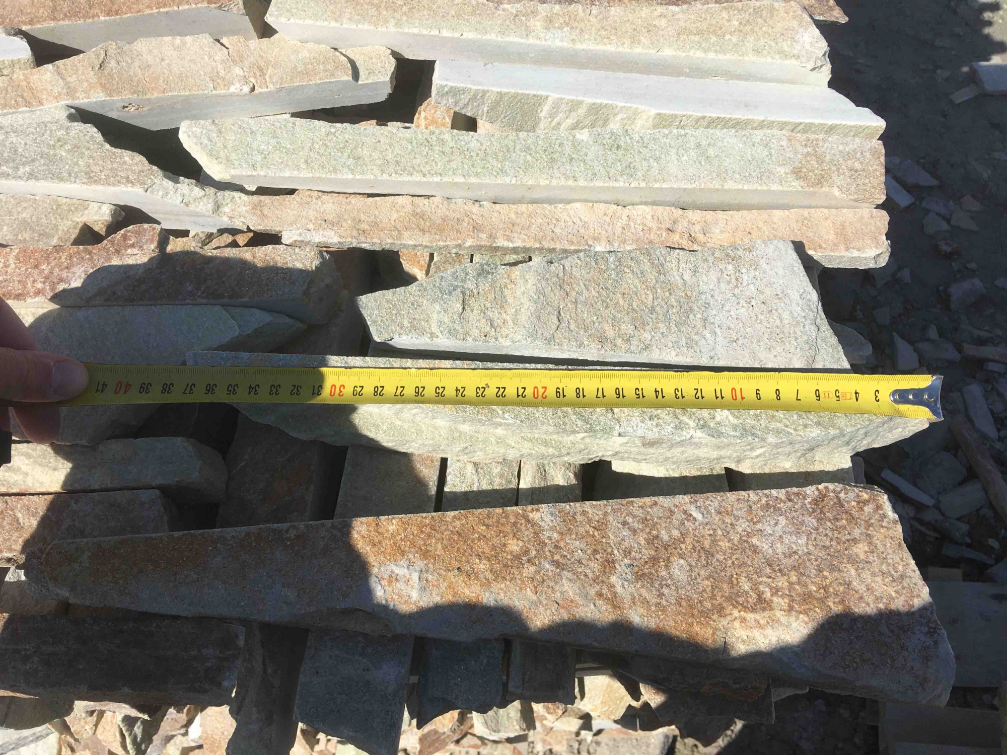 Горбушка златолит золотистый для облицовки купить в Осе