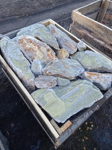 Златолит жёлтый, жёлто-зелёный глыбки и валуны для ланшафтного дизайна купить в Осе