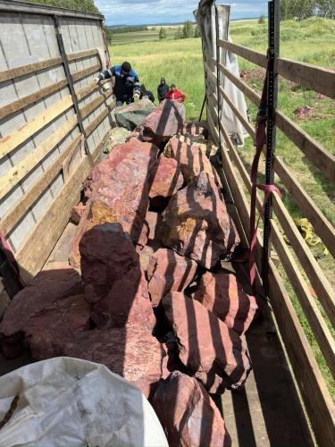 Ландшафтные глыбы красно-фиолетовые 200-1000 килограмм купить в Осе