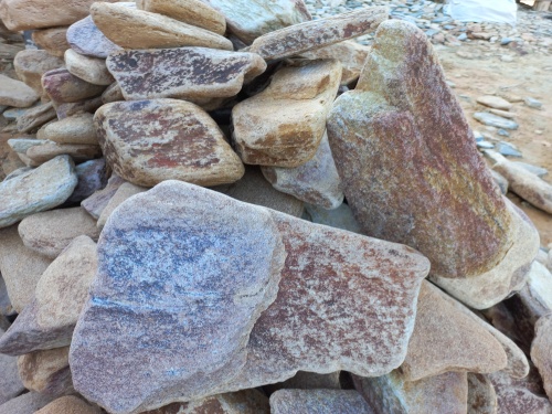 Златолит жёлтый, жёлто-зелёный глыбки и валуны для ланшафтного дизайна купить в Осе