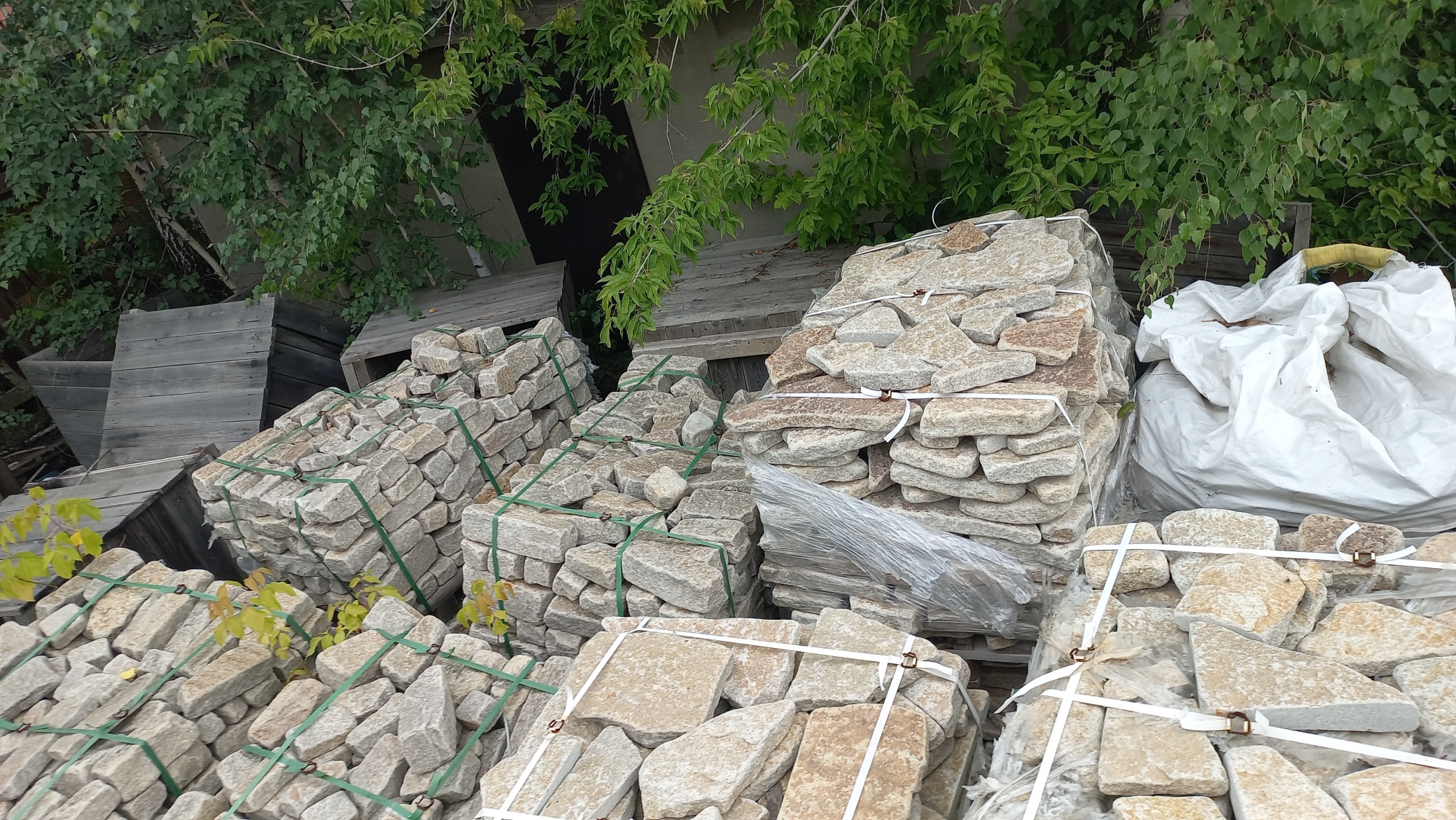 Плитняк гранитный галтованный купить в Осе