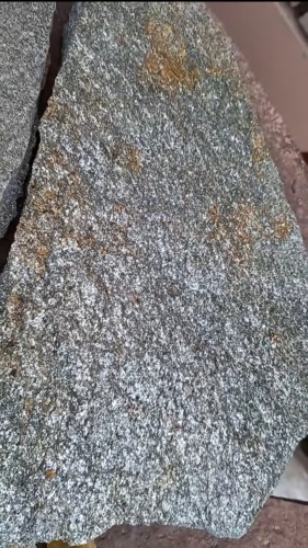 Плитняк златолит серебристый для цоколя, отмостки купить в Осе