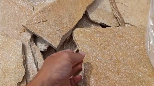 Плитняк златолит жёлтый золотистый для отмостки купить в Осе