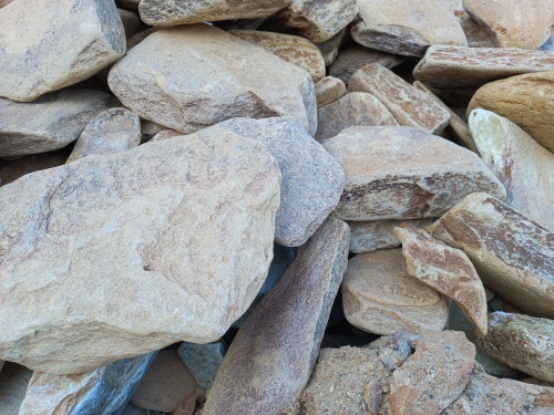 Златолит жёлтый, жёлто-зелёный глыбки и валуны для ланшафтного дизайна купить в Осе