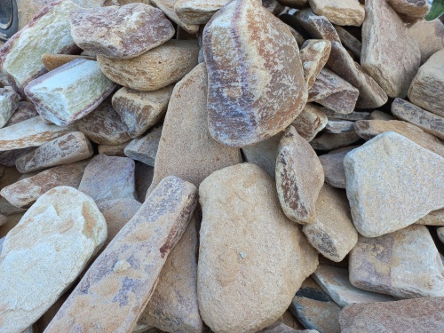 Златолит жёлтый, жёлто-зелёный глыбки и валуны для ланшафтного дизайна купить в Осе