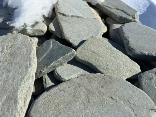 Плитняк златолит зелёный галтованный для цоколя купить в Осе